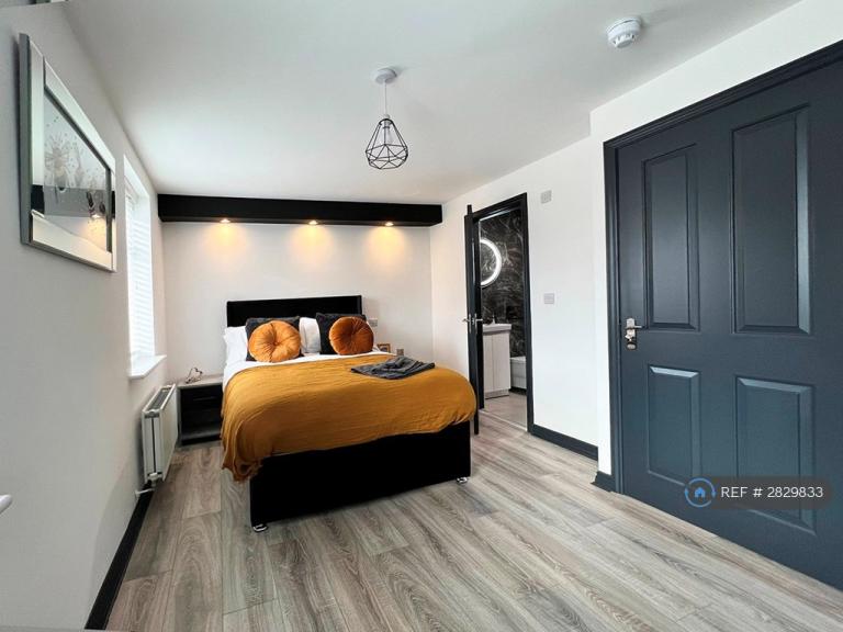 Room Snowgoose Way in Newcastle-under-Lyme
