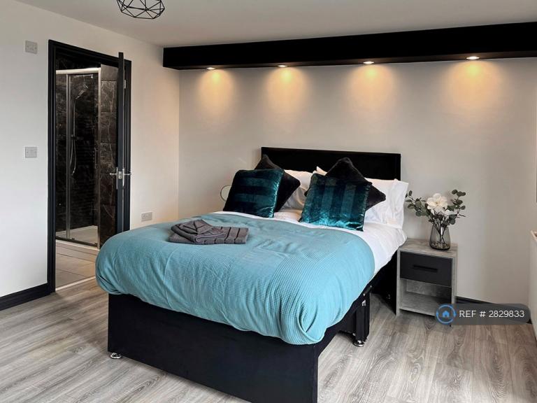 Room Snowgoose Way in Newcastle-under-Lyme