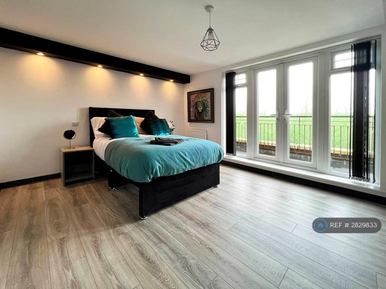 Room Snowgoose Way in Newcastle-under-Lyme