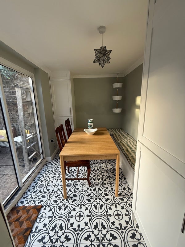 Room Robson Road in Greater London