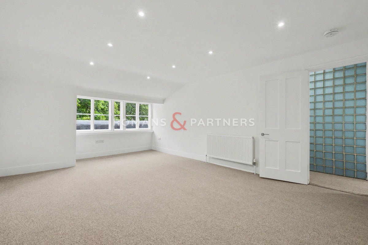 Flat Rutland Gate in City of Westminster