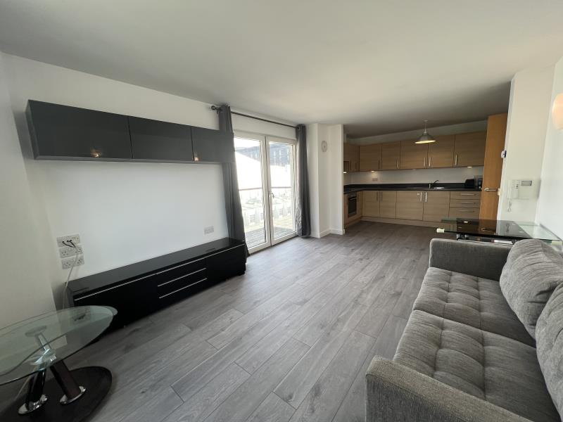 Flat Empire Way in Greater London