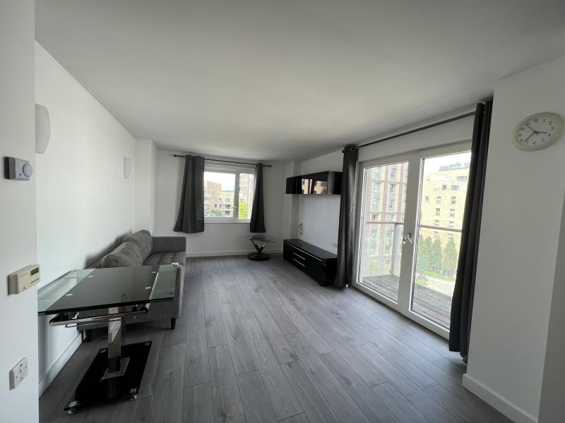 Flat Empire Way in Greater London