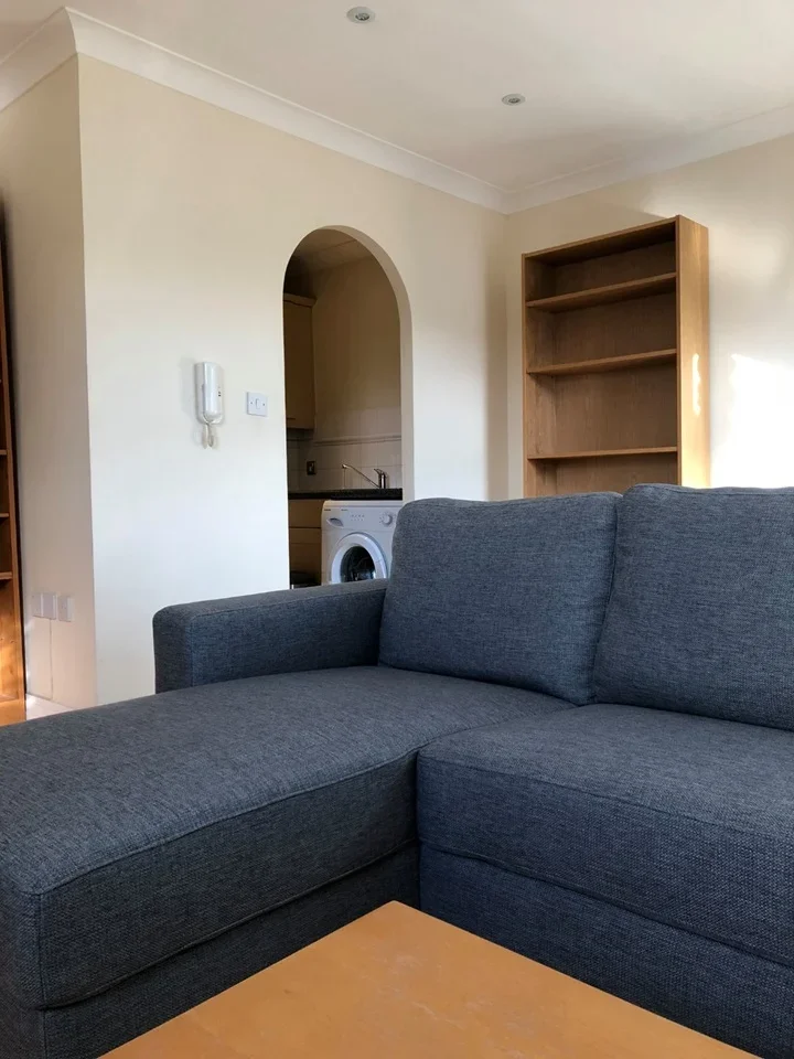 Flat Belvedere Place in Greater London
