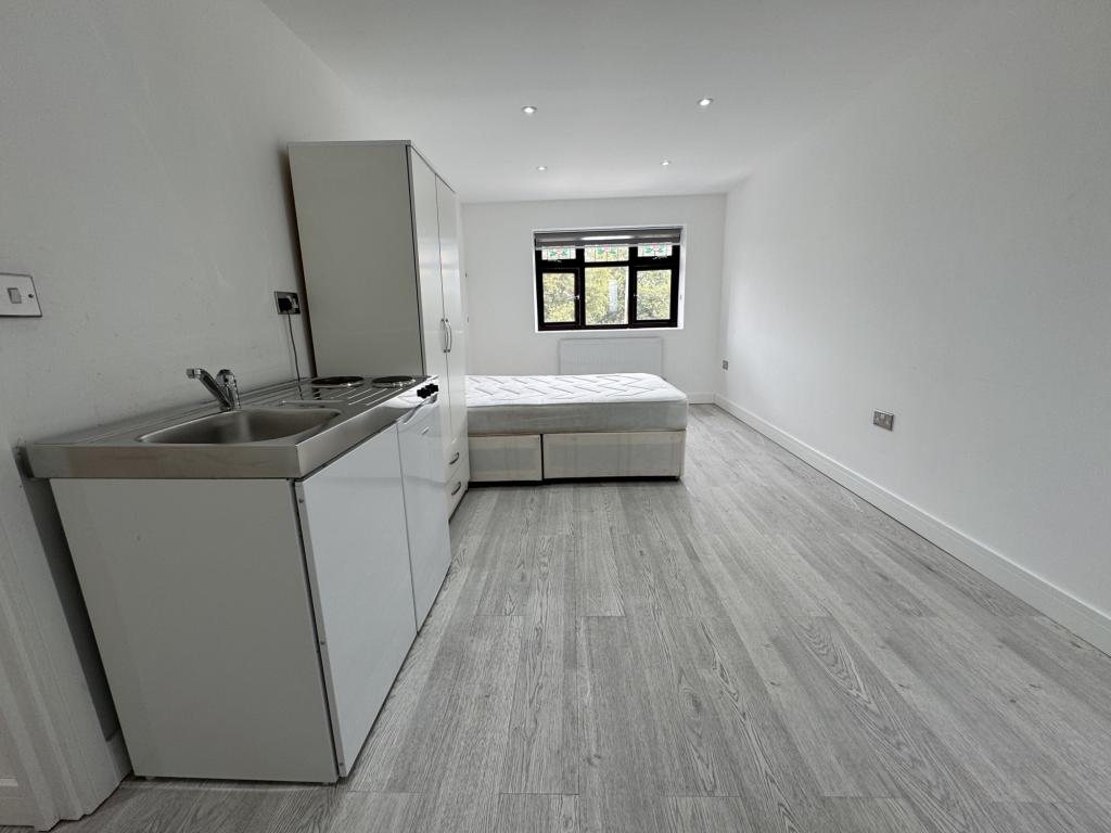 Flat Russell Road in Tilbury