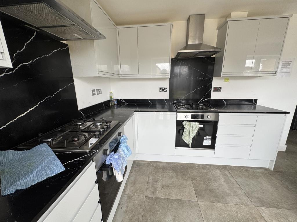Flat Russell Road in Tilbury