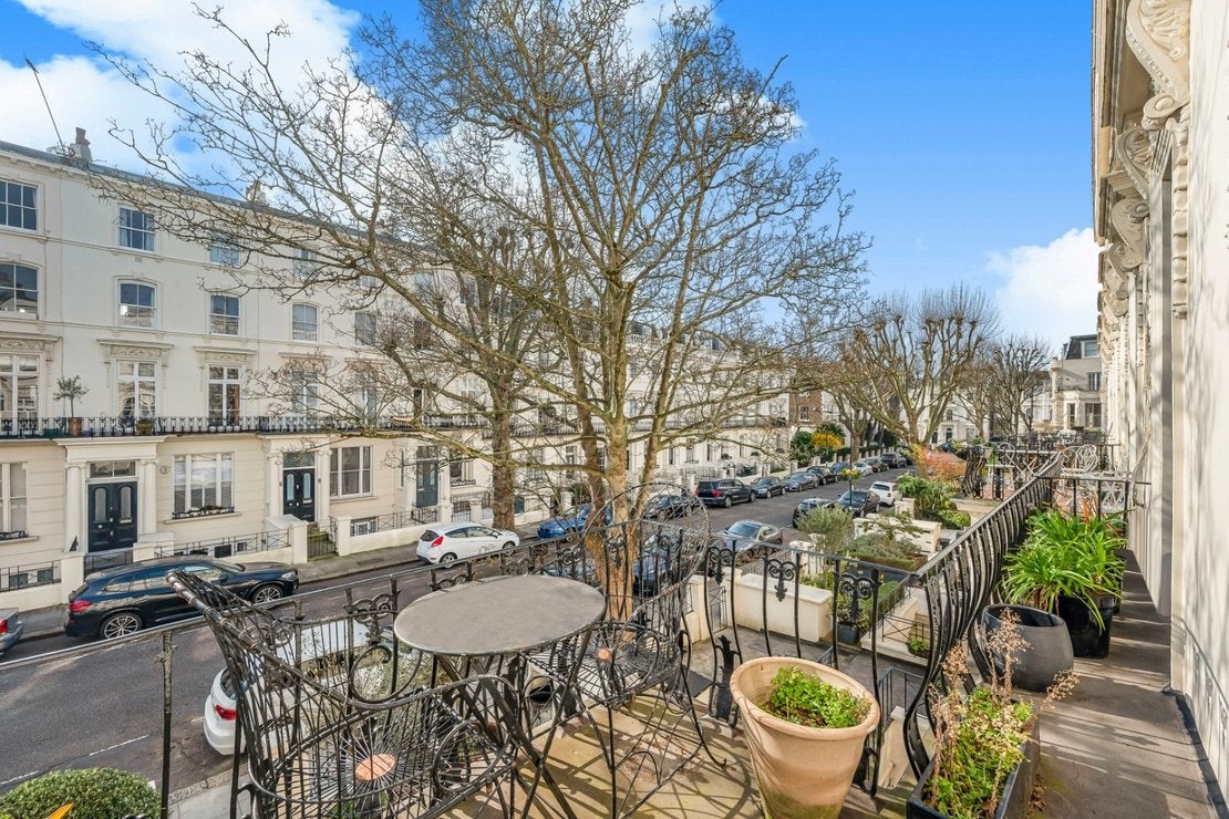 Flat Clarendon Gardens in City of Westminster