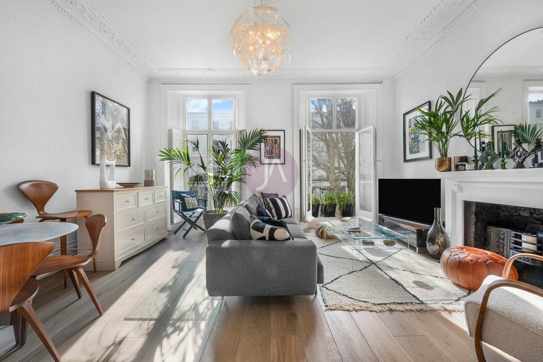 Flat Clarendon Gardens in City of Westminster