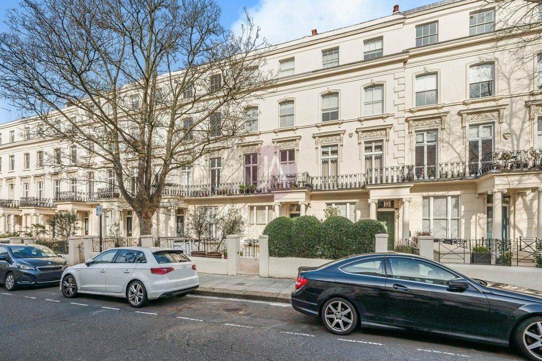 Flat Clarendon Gardens in City of Westminster