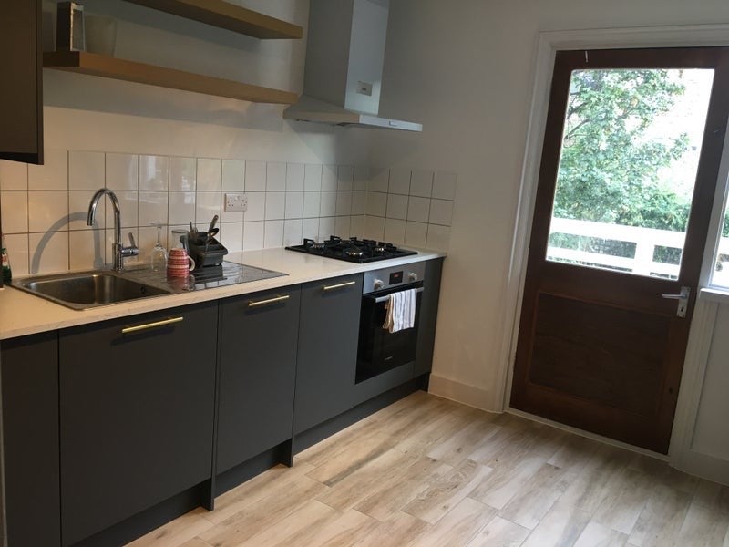 Room Ferndale Road in Greater London