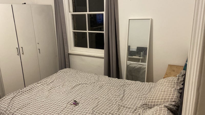 Room Ferndale Road in Greater London