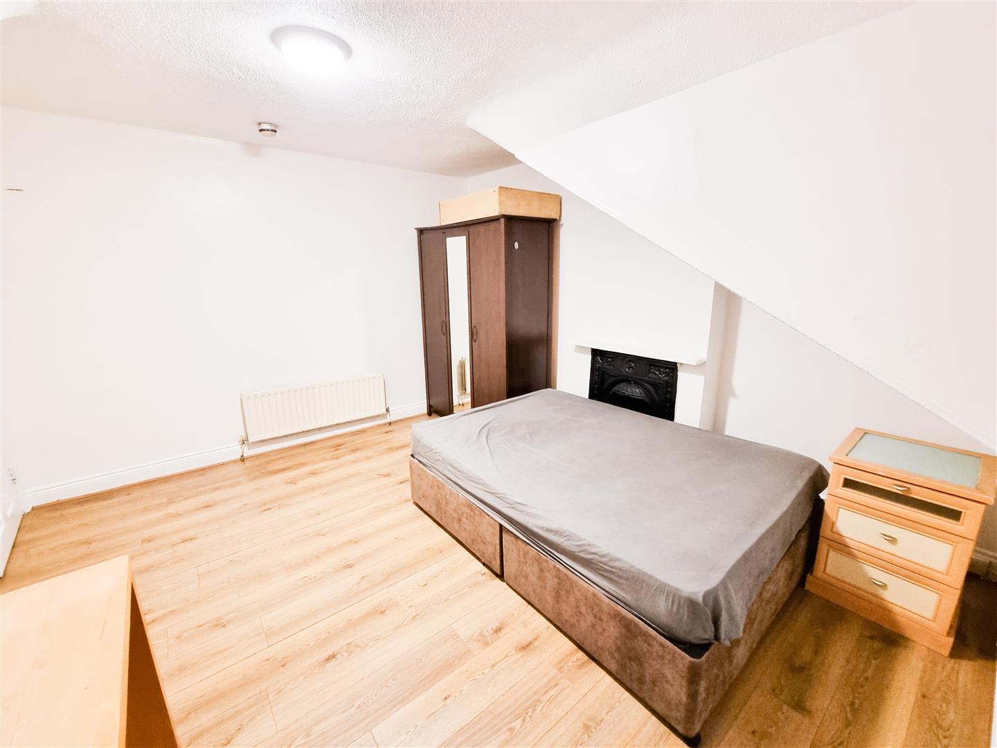 Room Cameron Road in Greater London