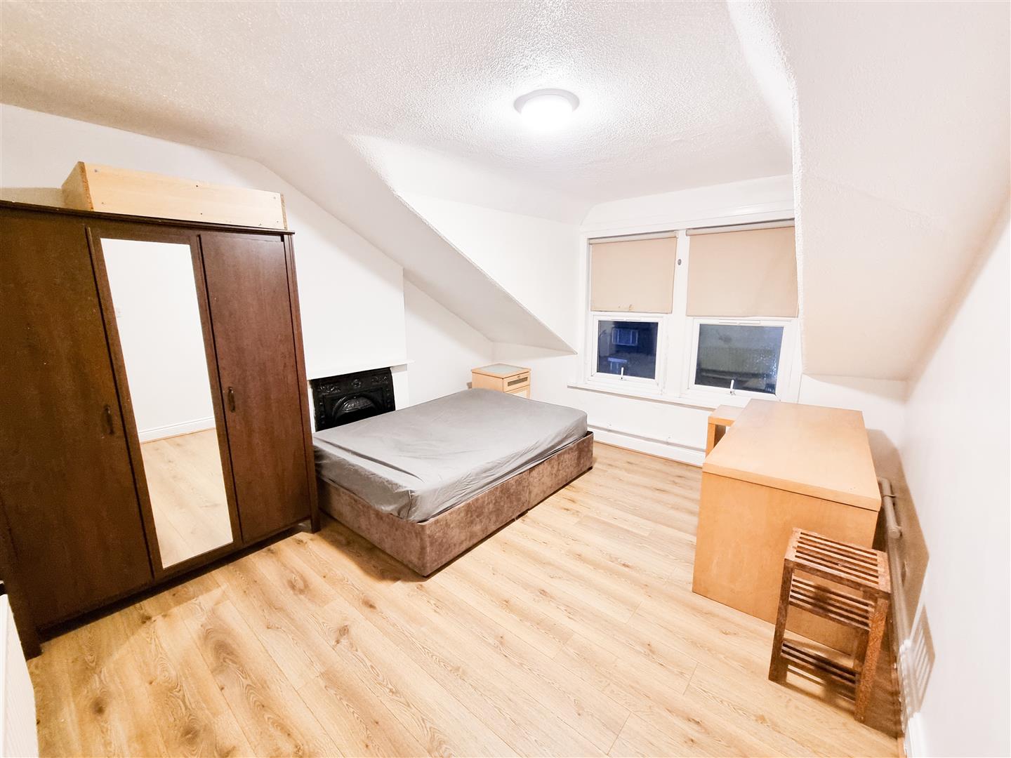 Room Cameron Road in Greater London