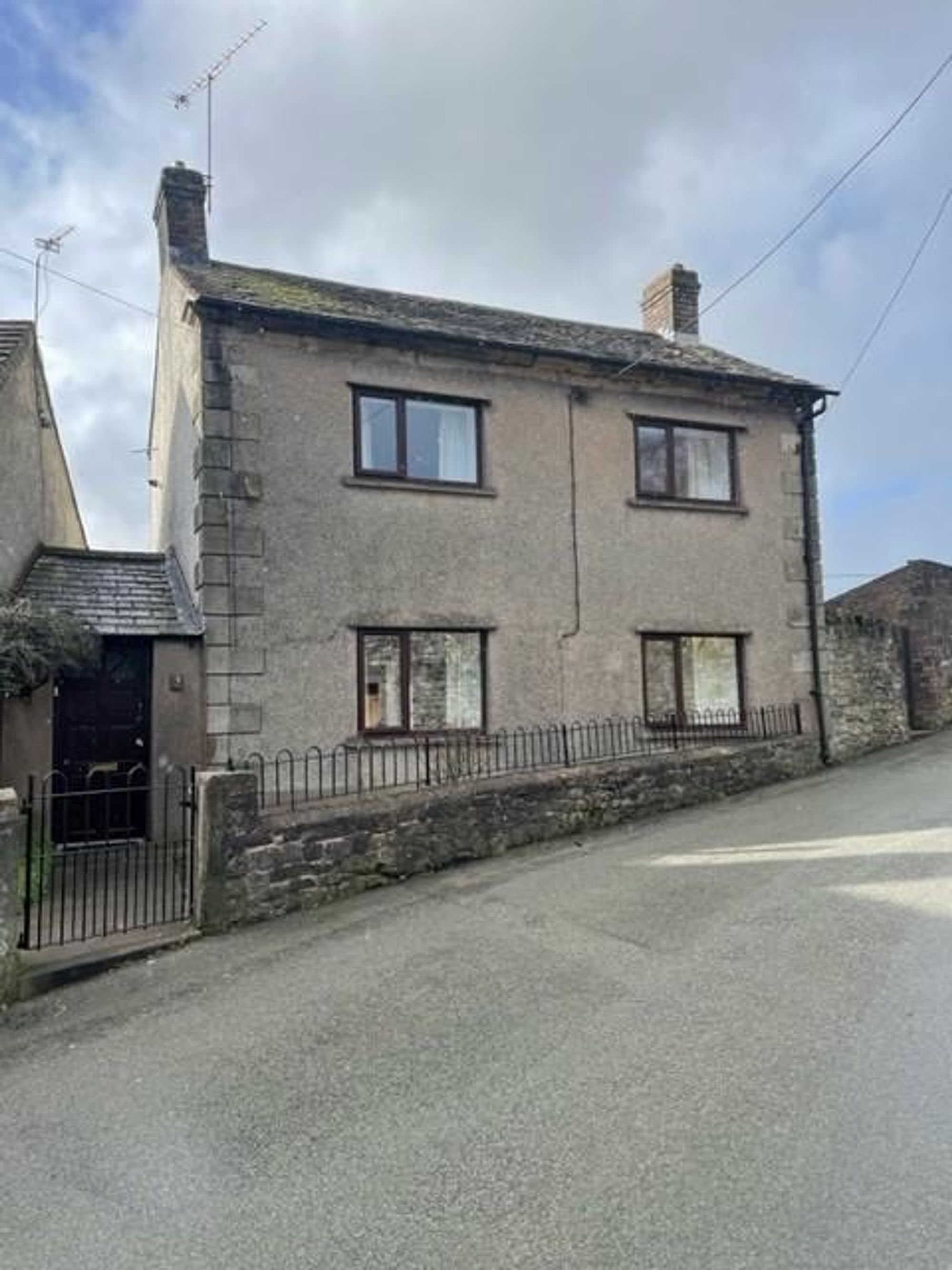 House Main Street in Greysouthen
