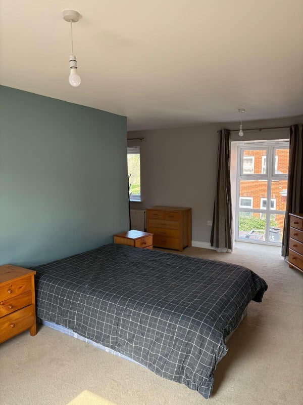 Room Cavell Drive in East Hertfordshire