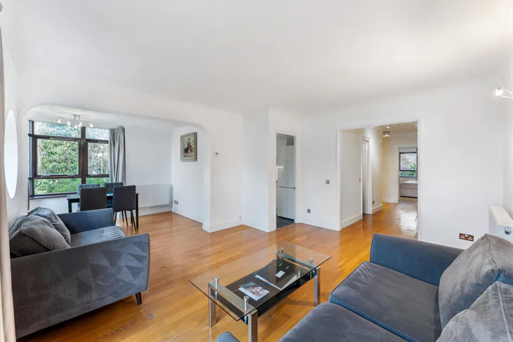 Flat Undine Road in Greater London