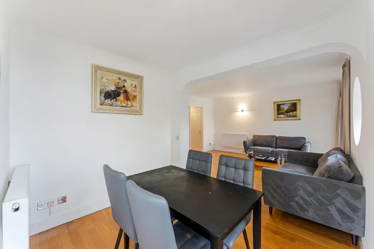 Flat Undine Road in Greater London