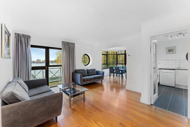 Flat Undine Road in Greater London