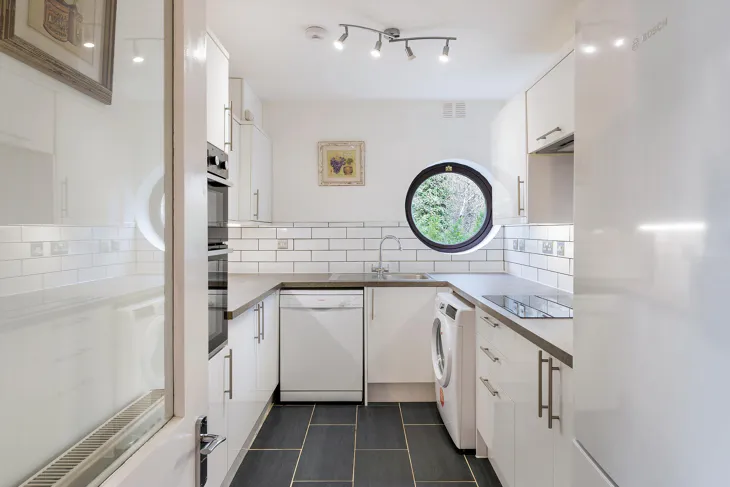 Flat Undine Road in Greater London