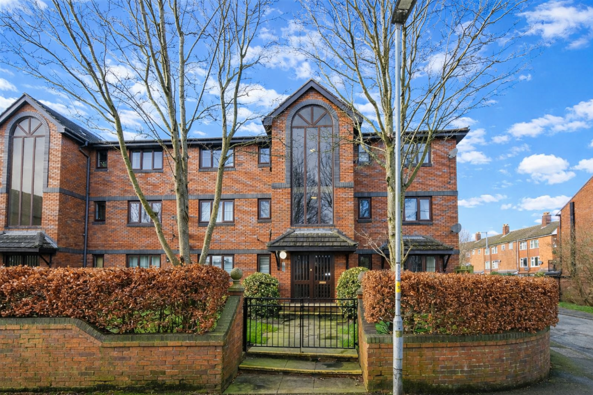 Flat Star Lane in Lymm