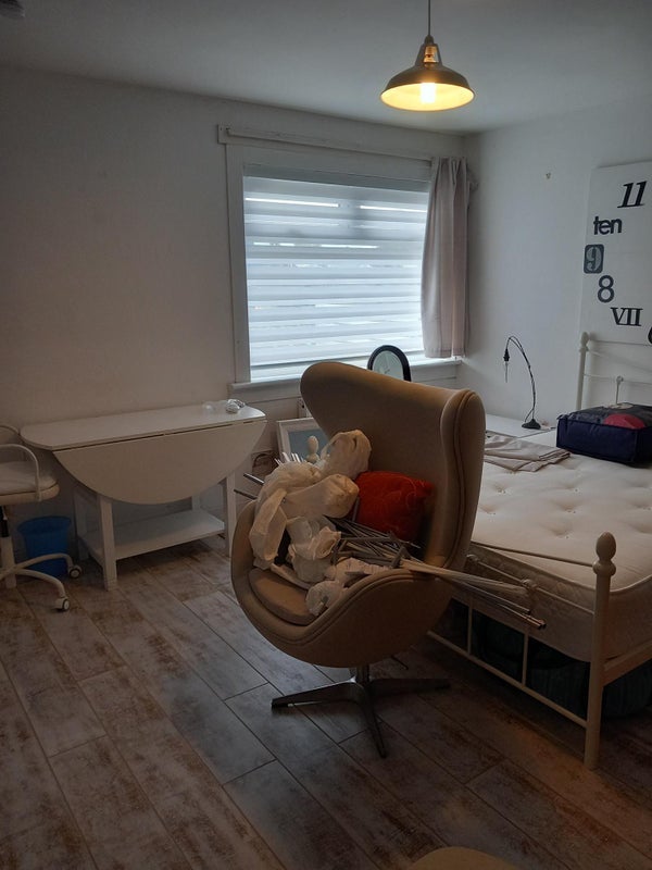 Room St Ninians Way in Blackness