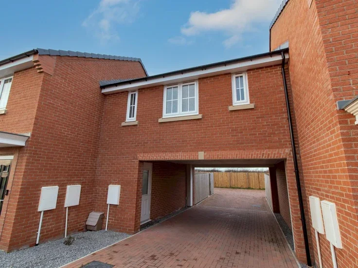 Flat Snowdrop Close in Newsham
