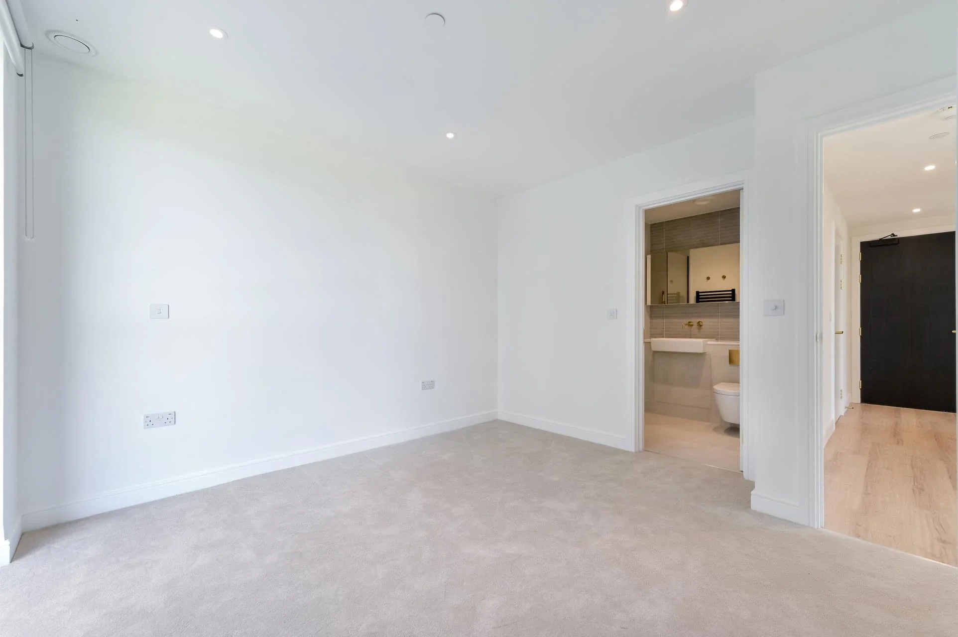 Flat Beresford Avenue in Greater London