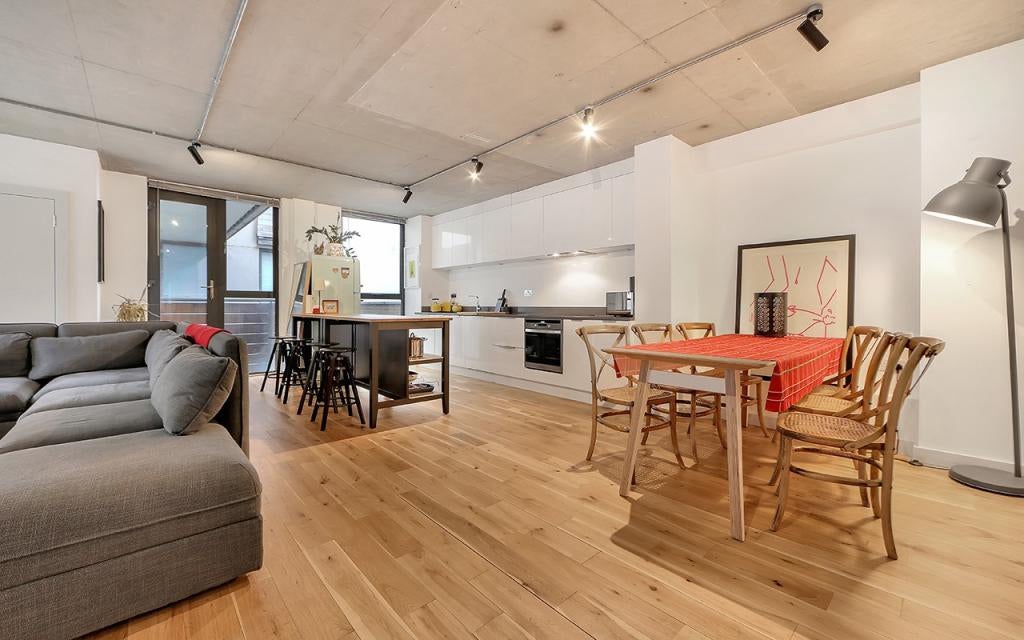 Flat Kingsland Road in Greater London