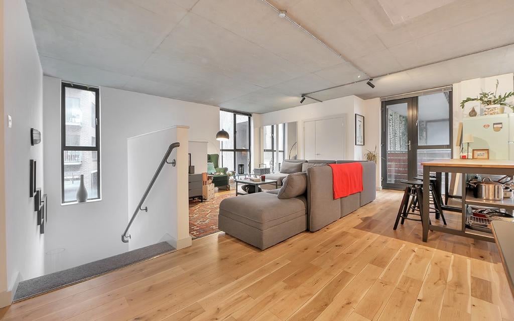 Flat Kingsland Road in Greater London