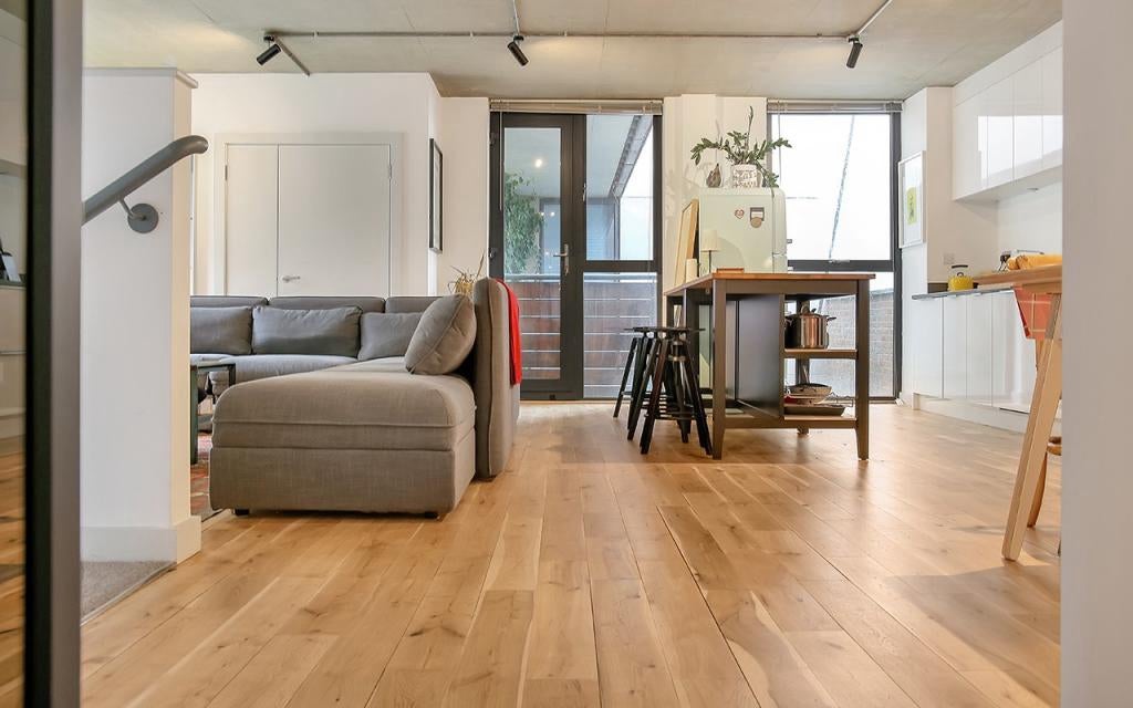 Flat Kingsland Road in Greater London