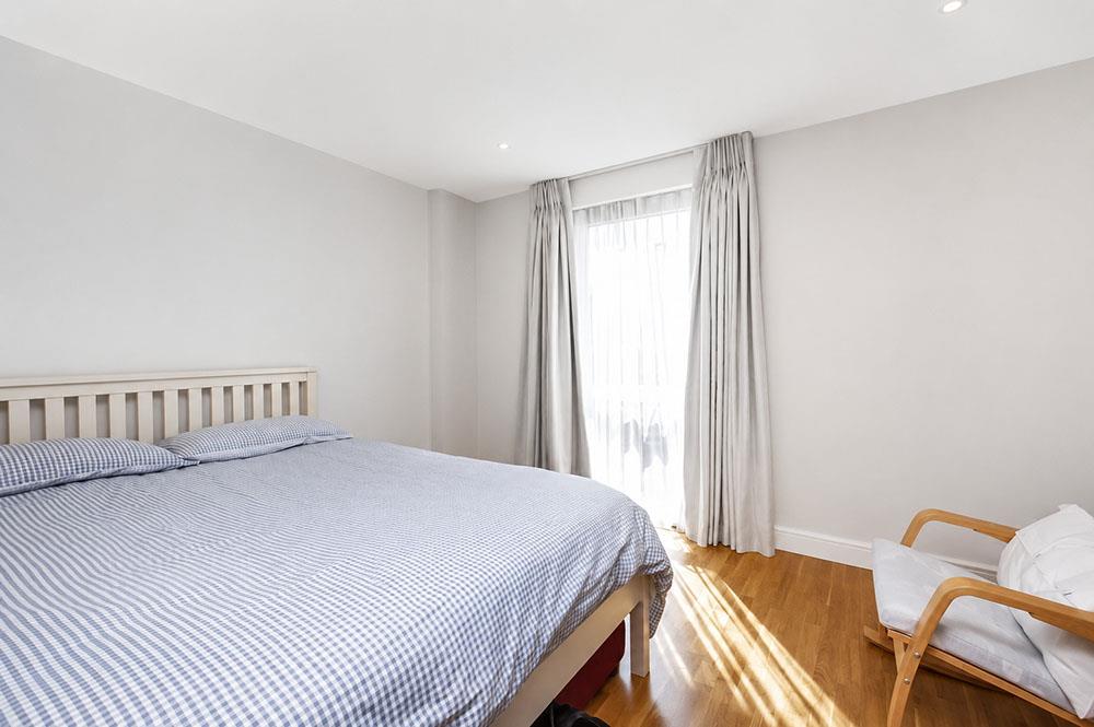 Flat Jamestown Road in Greater London