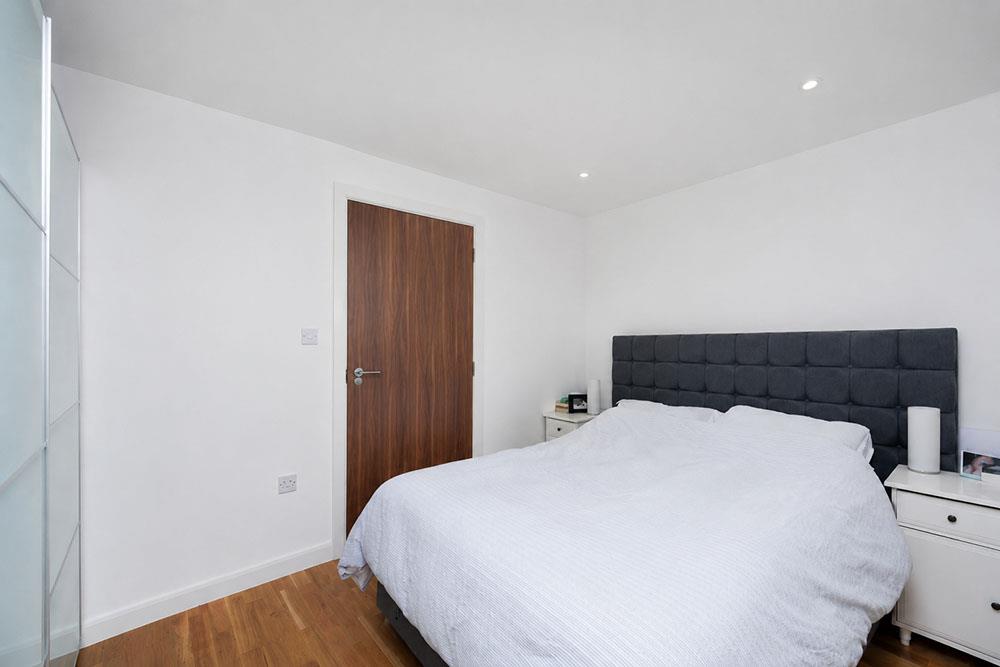 Flat Jamestown Road in Greater London