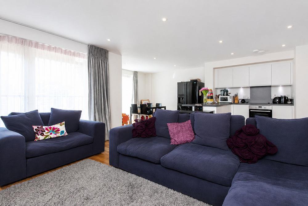 Flat Jamestown Road in Greater London