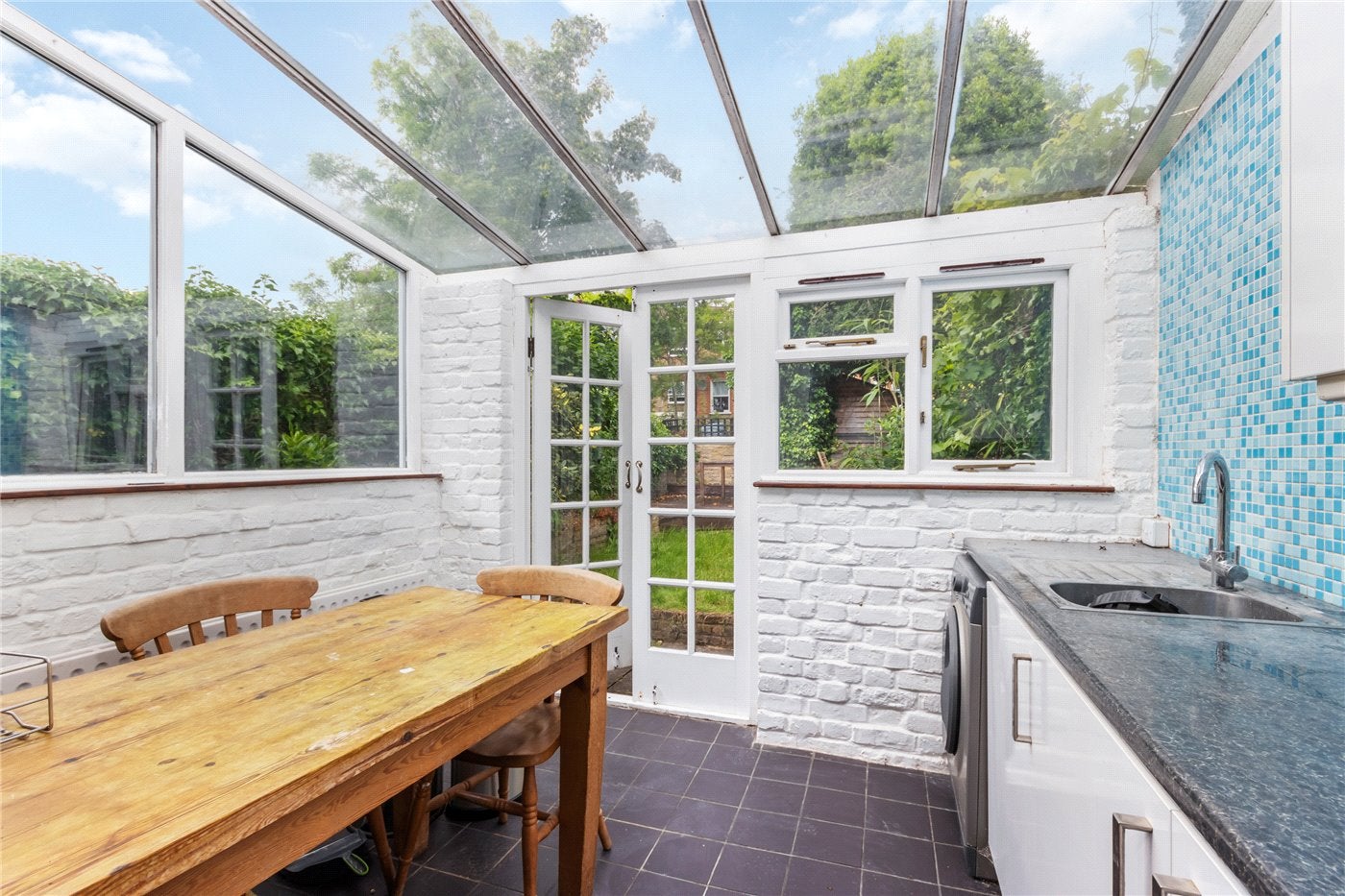 Flat Crockerton Road in Greater London