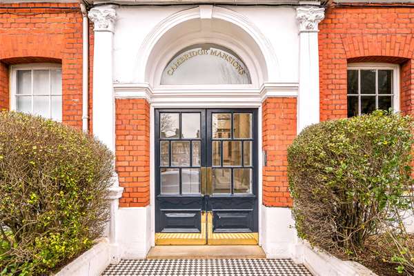 Flat Cambridge Road in Greater London