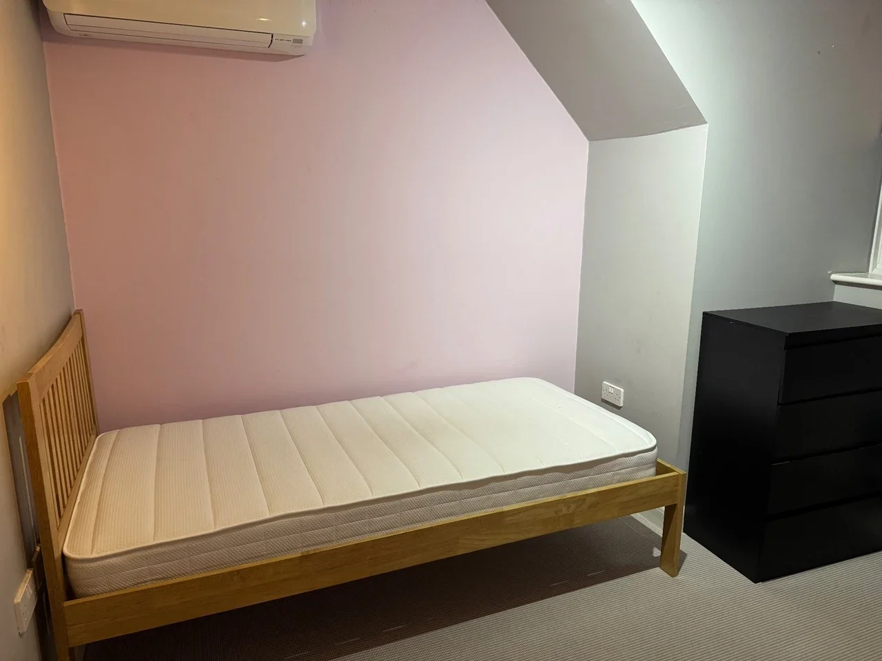 Room Goodhall Close in Greater London