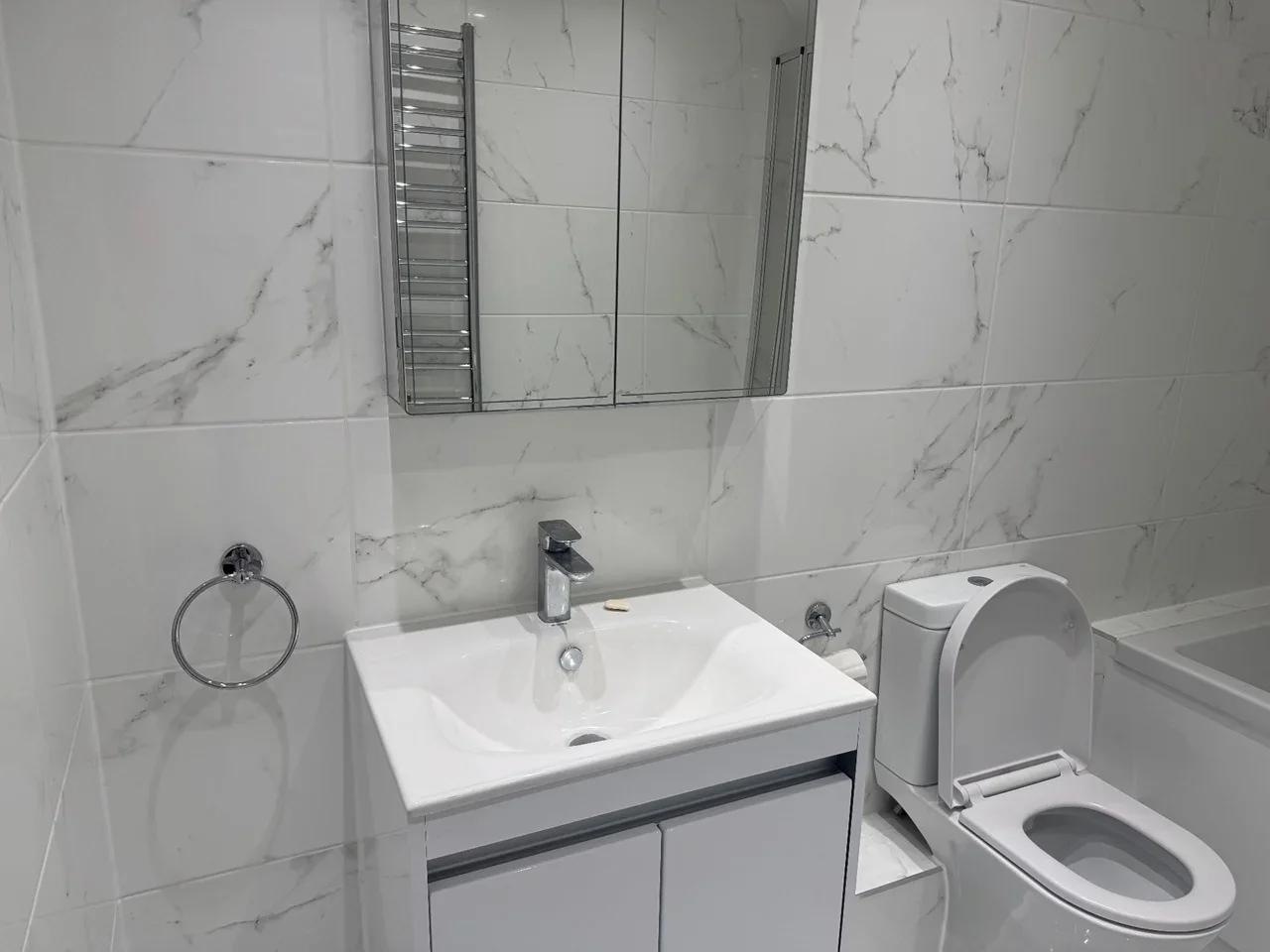 Room Goodhall Close in Greater London