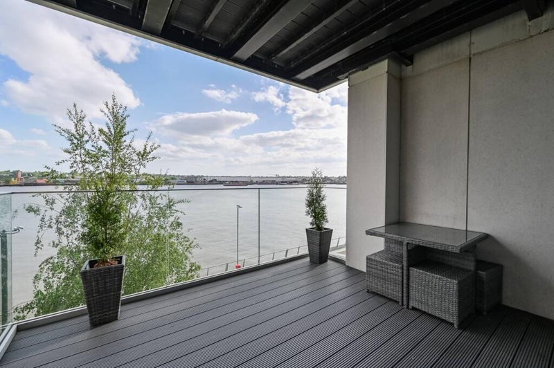 Room Riverside Walk in Greater London