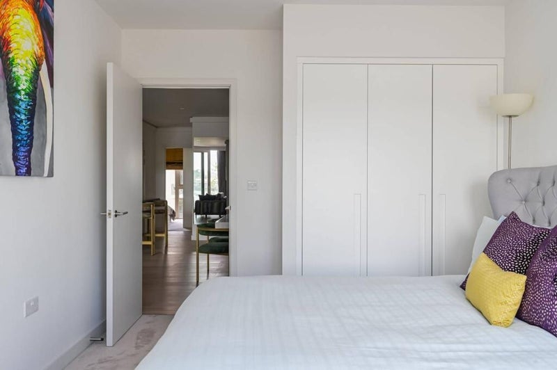 Room Riverside Walk in Greater London