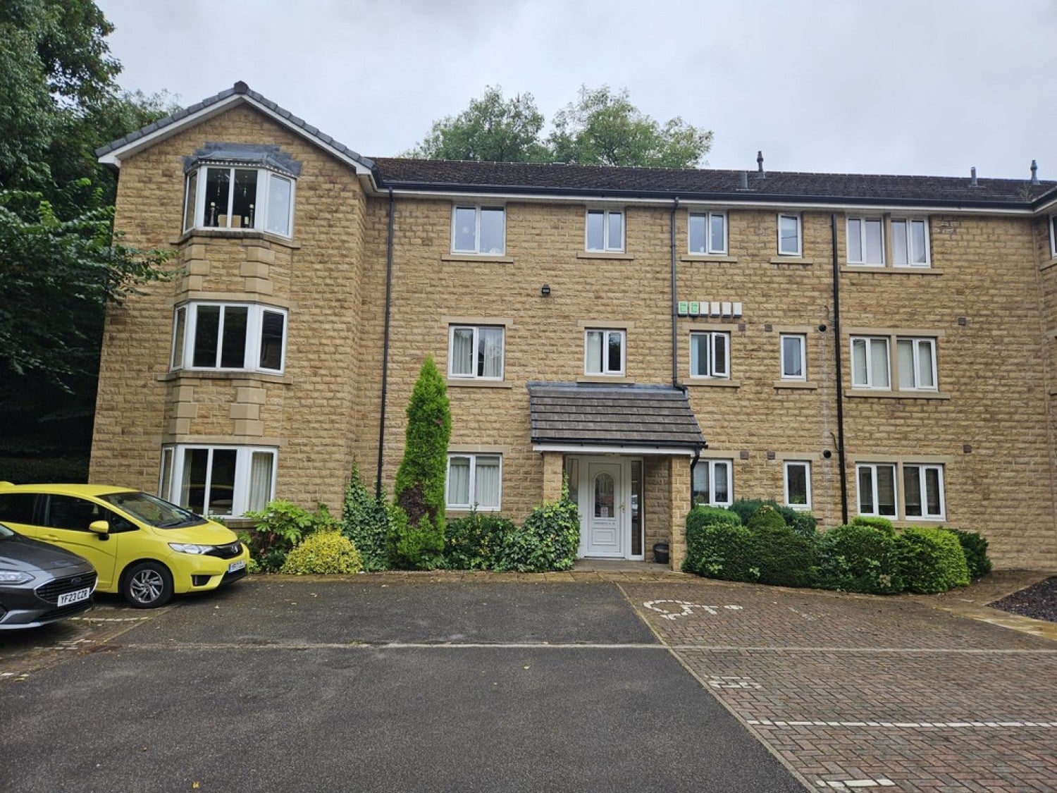 Flat King's Mill Lane in Kirklees