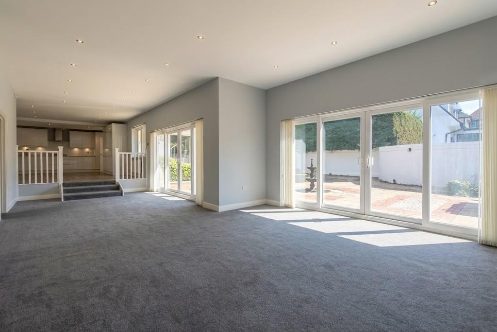 House Oxhey Lane in Greater London