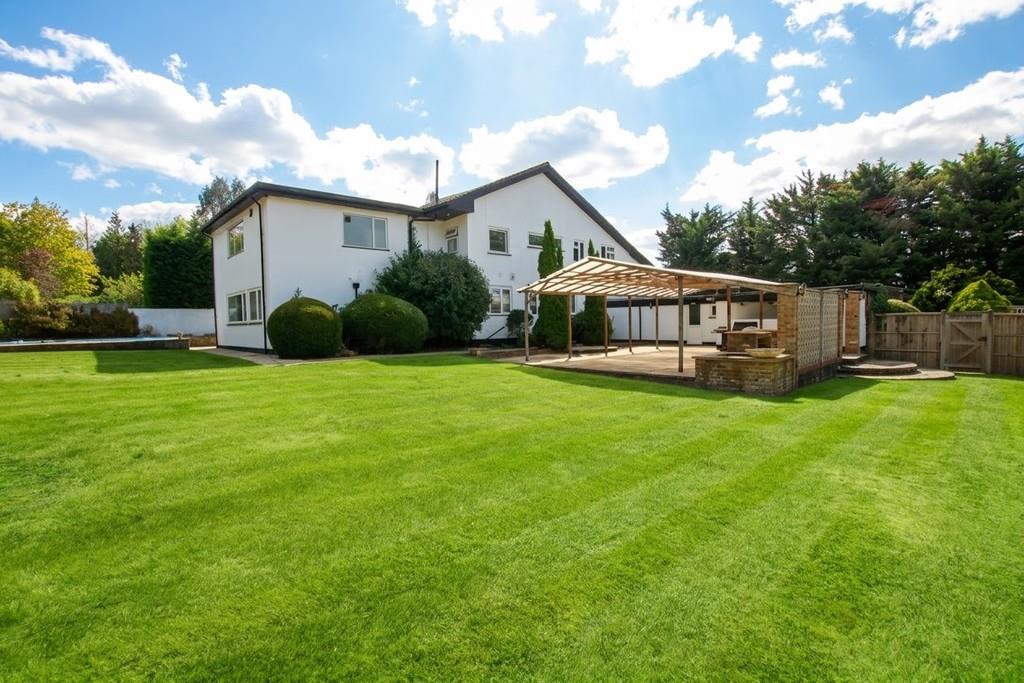 House Oxhey Lane in Greater London