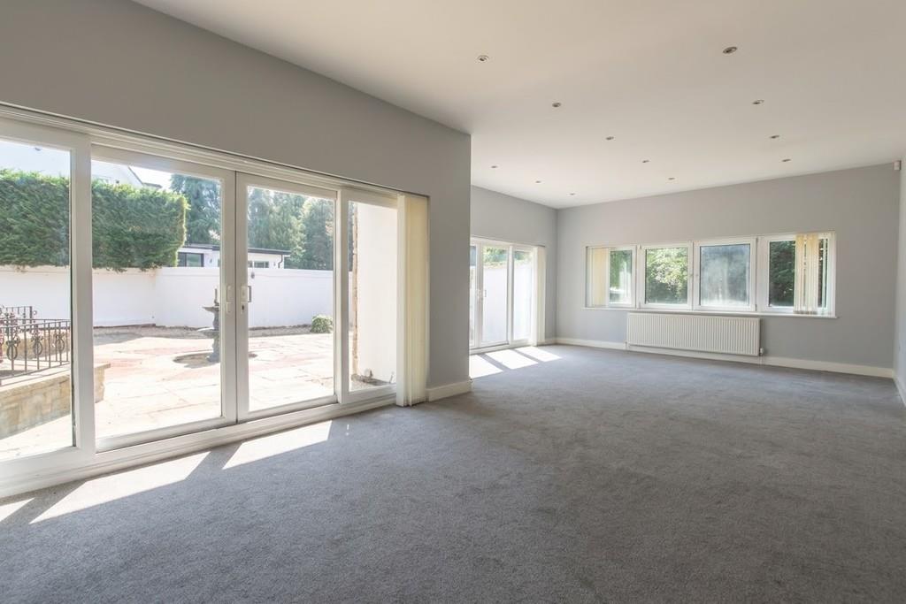 House Oxhey Lane in Greater London