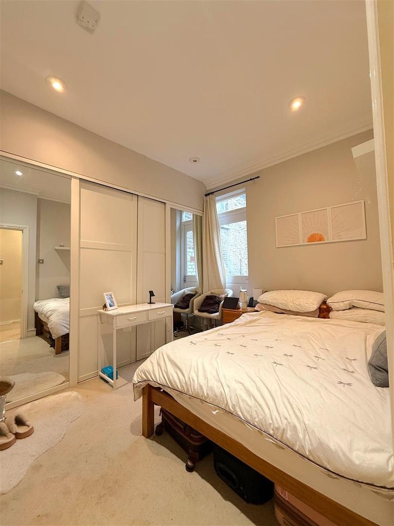 Flat Petley Road in Greater London