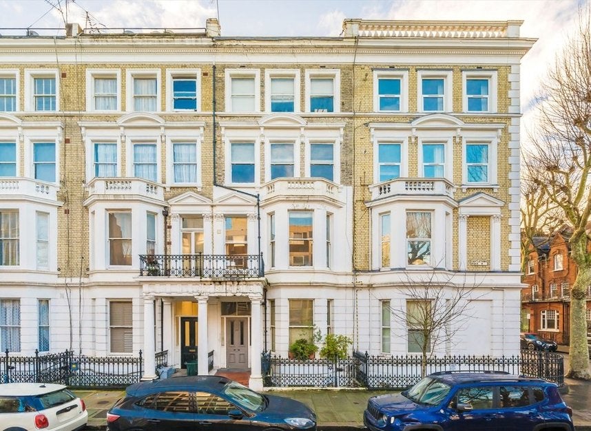 Flat Castletown Road in Greater London
