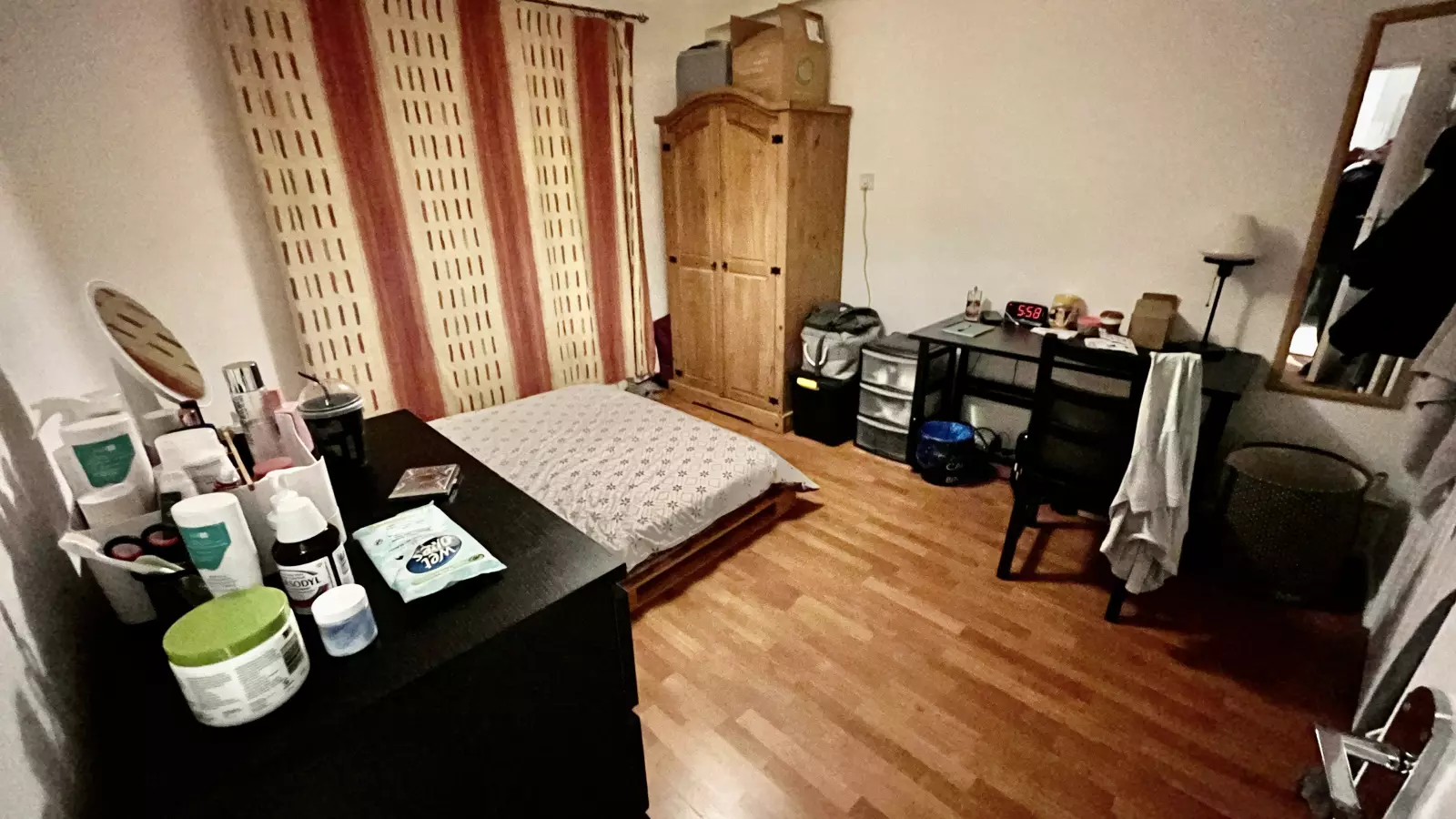 Room Tooting High Street in Greater London