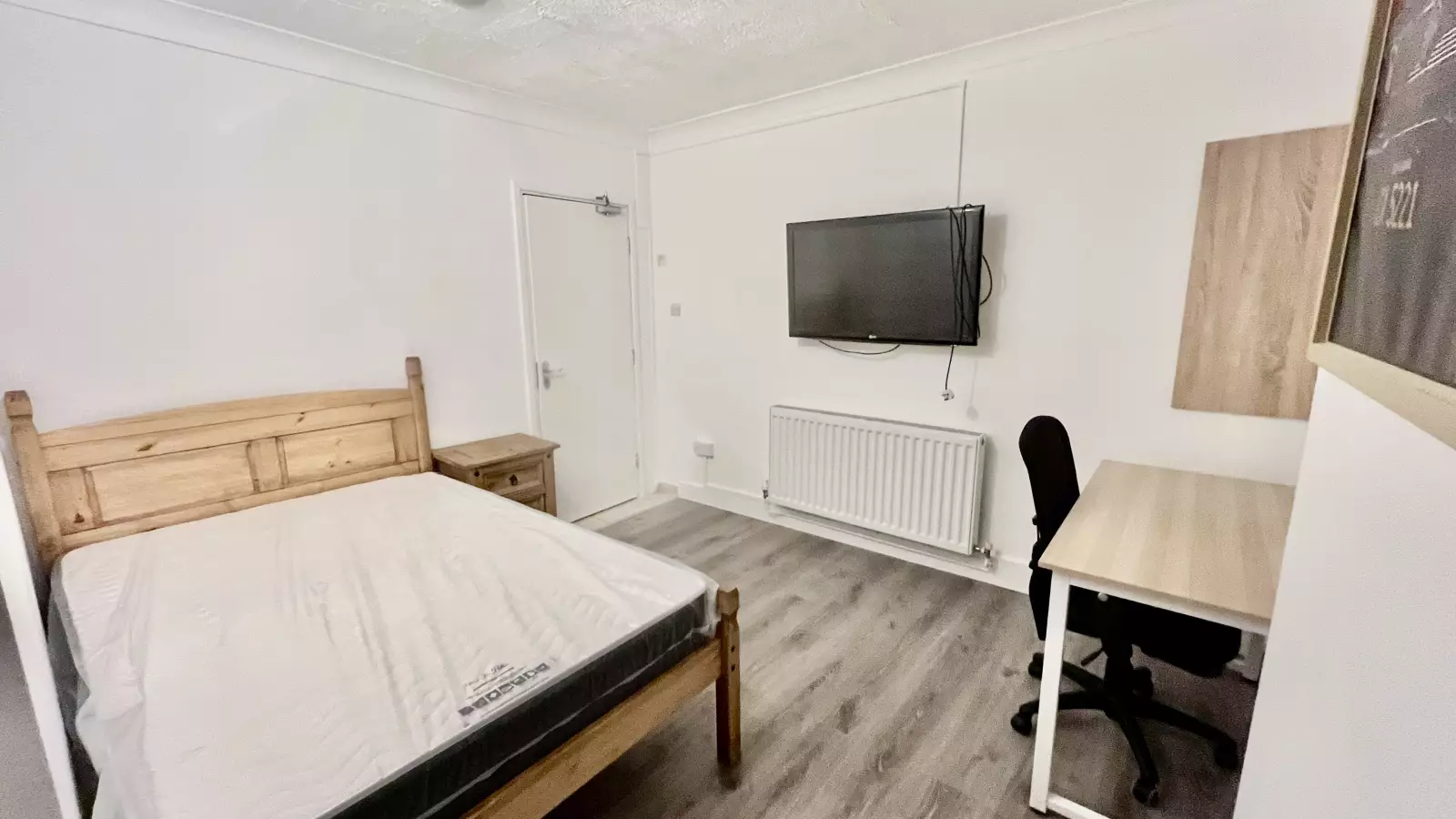 Room Tooting High Street in Greater London