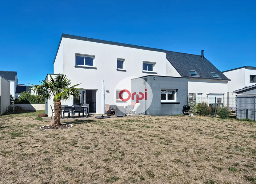 House C 109 in Theix-Noyalo