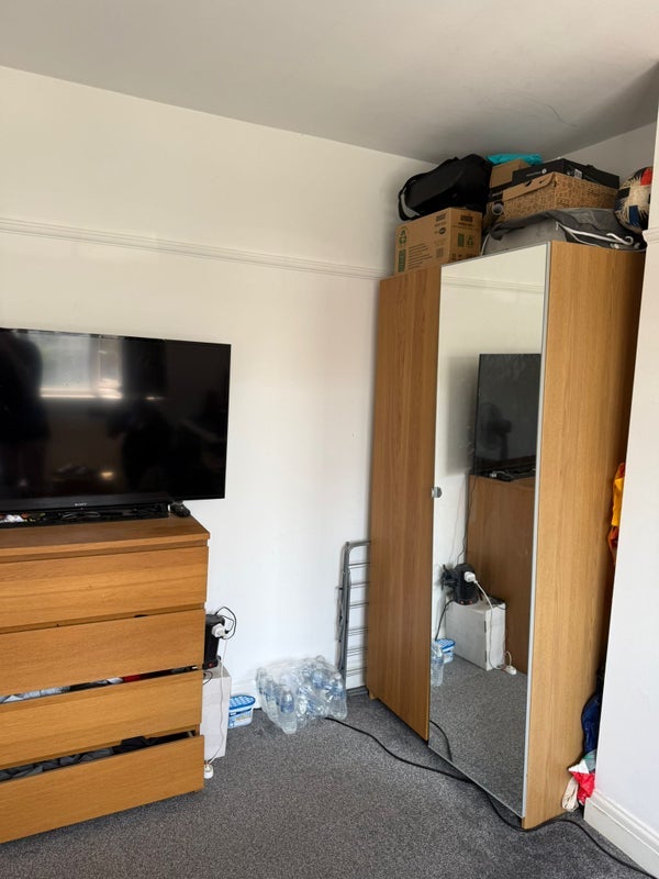 Room Tollington Road in Greater London
