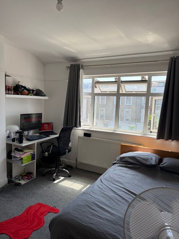 Room Tollington Road in Greater London